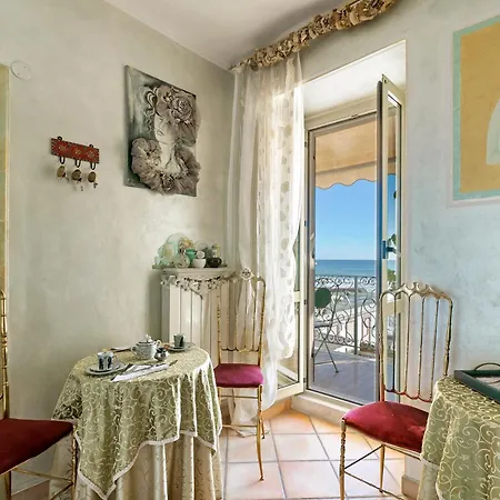 Bed and breakfast Da Giueli On The Seafront 3*