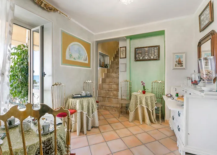 Da Giueli On The Seafront