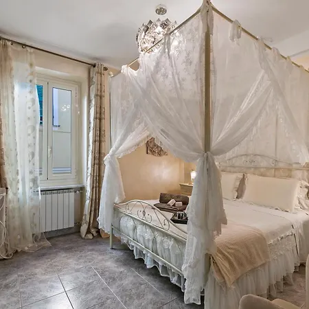 Bed & Breakfast B&B Da Giueli Rooms On The Seafront 3*