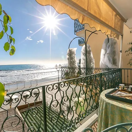 Da Giueli On The Seafront Алассіо
