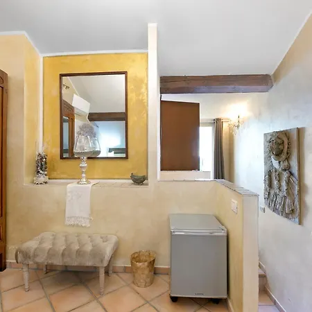 Bed & Breakfast B&B Da Giueli Rooms On The Seafront 3*