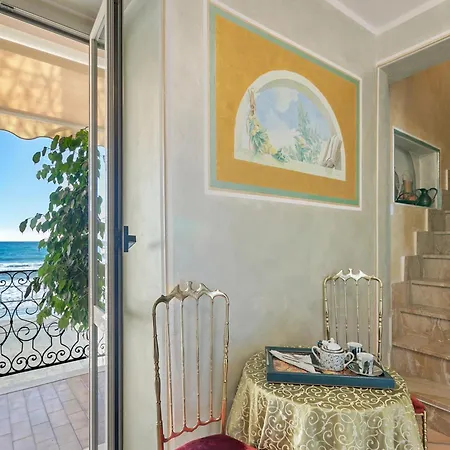 Da Giueli On The Seafront 3* アラッシオ