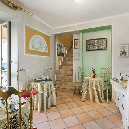 Da Giueli On The Seafront